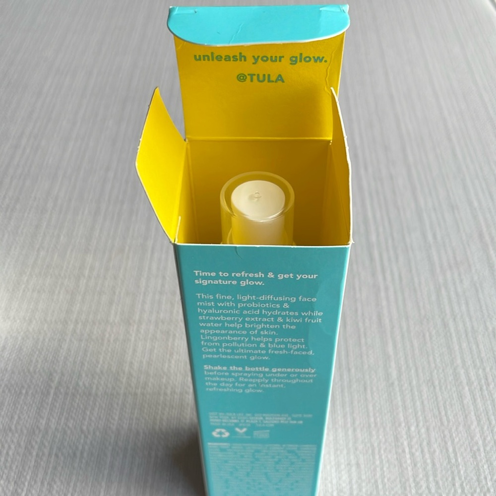 Tula signature glow Refreshing & brightening face mist - Picture 2 of 10